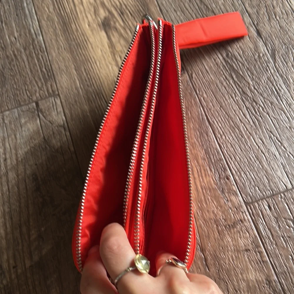 NWOT lululemon wristlet